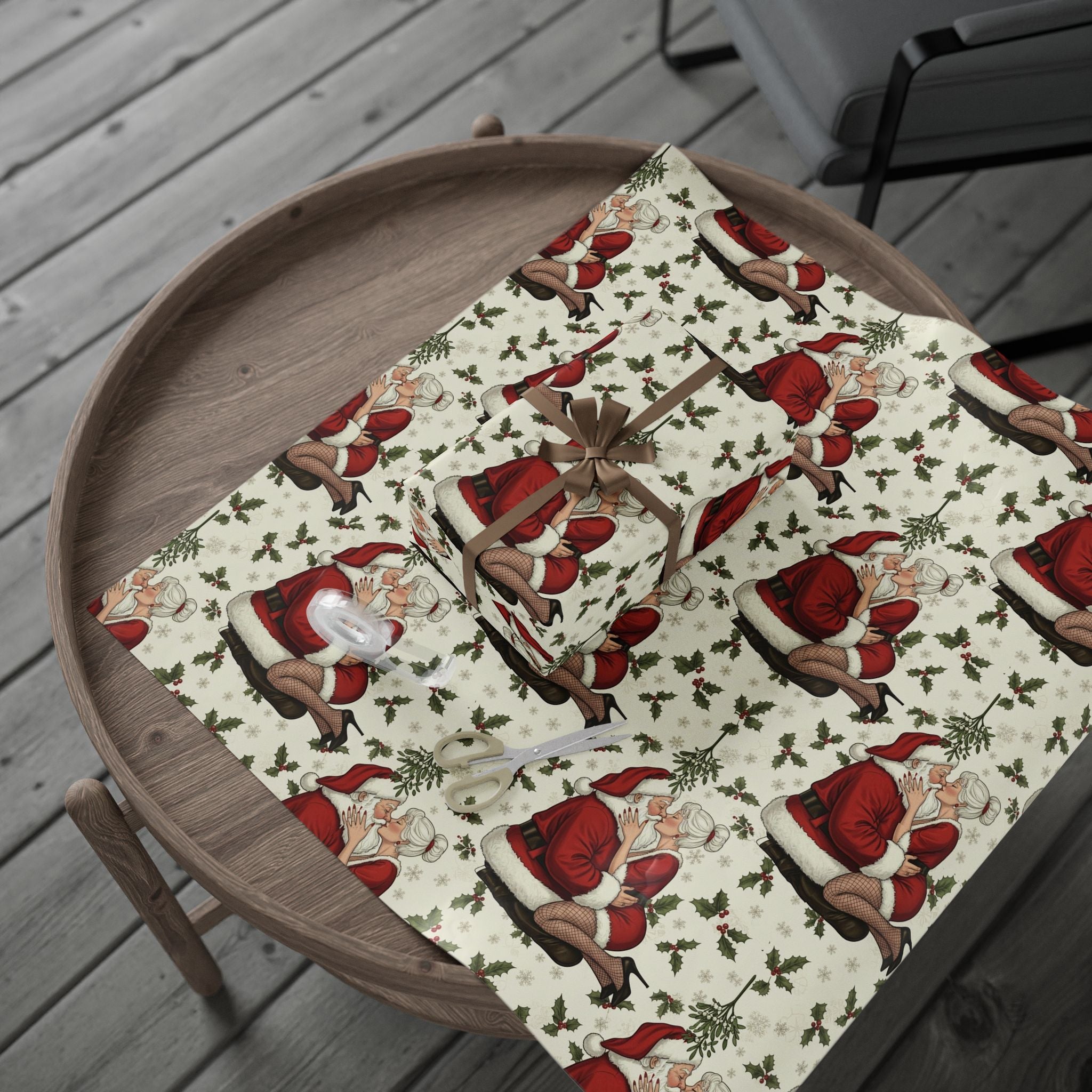 Kissing Santa & Mrs. Claus Under the Tree — Christmas Wrapping Paper